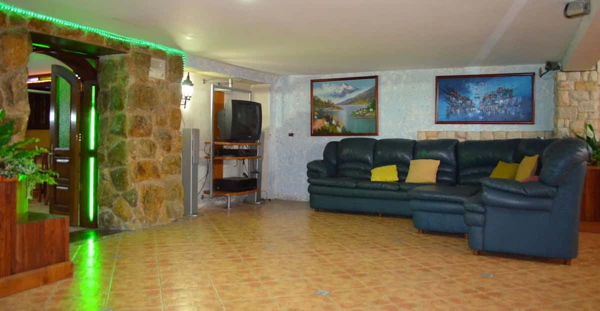 Vista 44