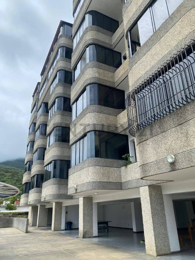 Alquiler de Apartamento en Tanaguarenas, La Guaira - Edificio con Piscina