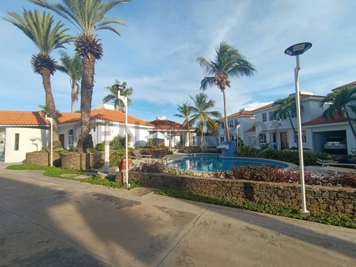 Townhouse Amoblado en Playa El Angel, Conjunto Residencial Casablanca Villas