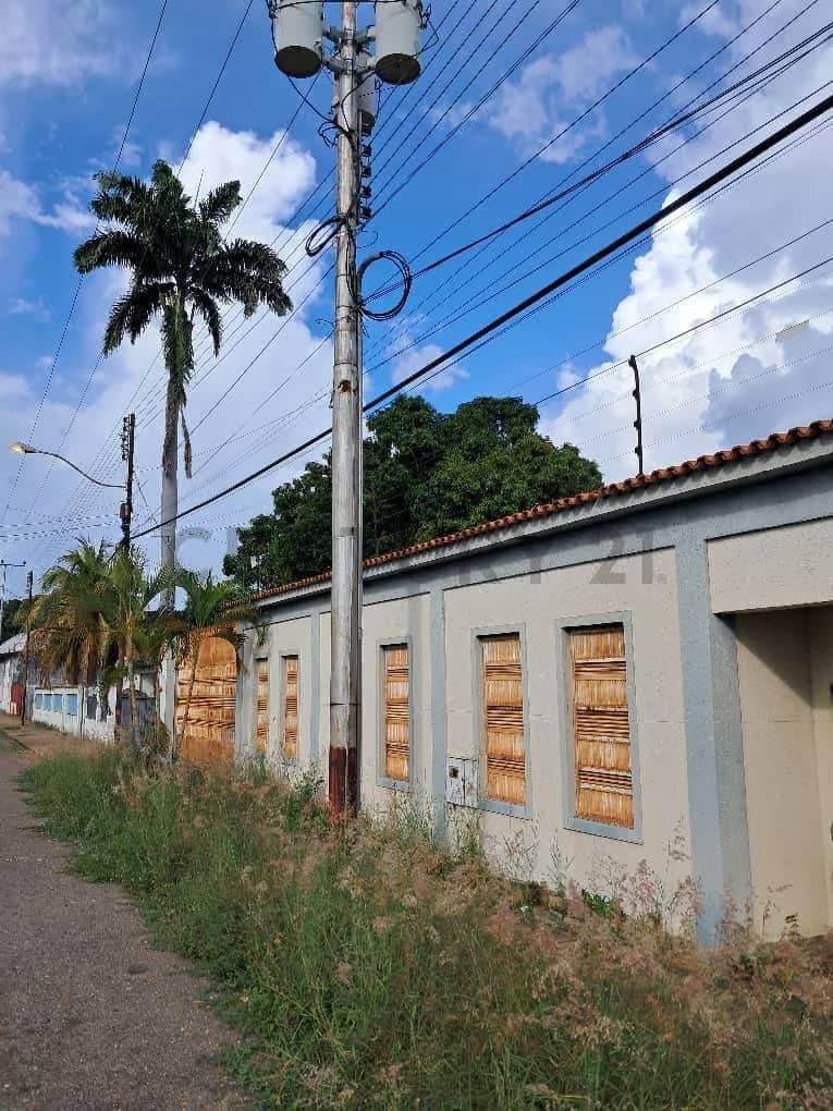 Casa con oficinas en calle apure de Anaco