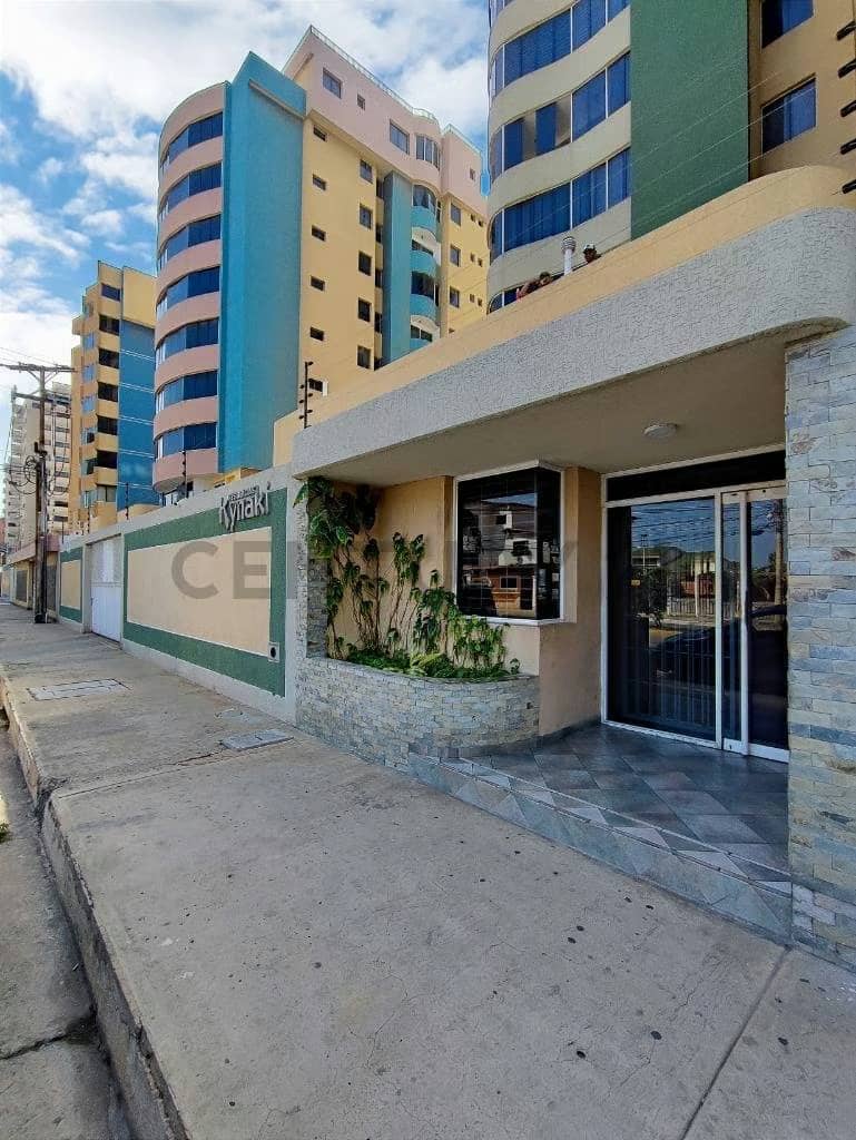 Amplio apartamento en Residencias Kynaki, av Bolivar de Lecheria
