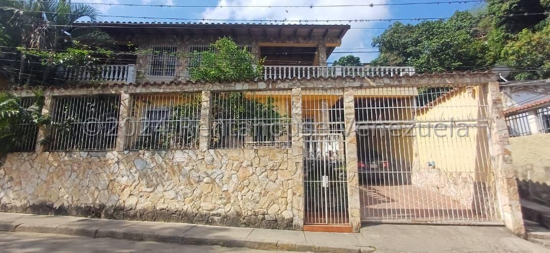 Casa (Multipes Niveles) en Venta en Araira, Miranda