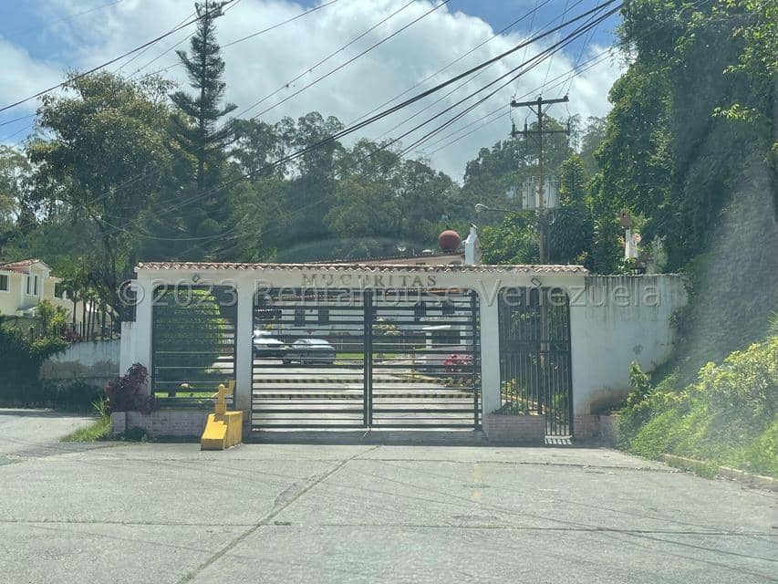 Casa (Multipes Niveles) en Venta en Colinas de Carrizal, Miranda