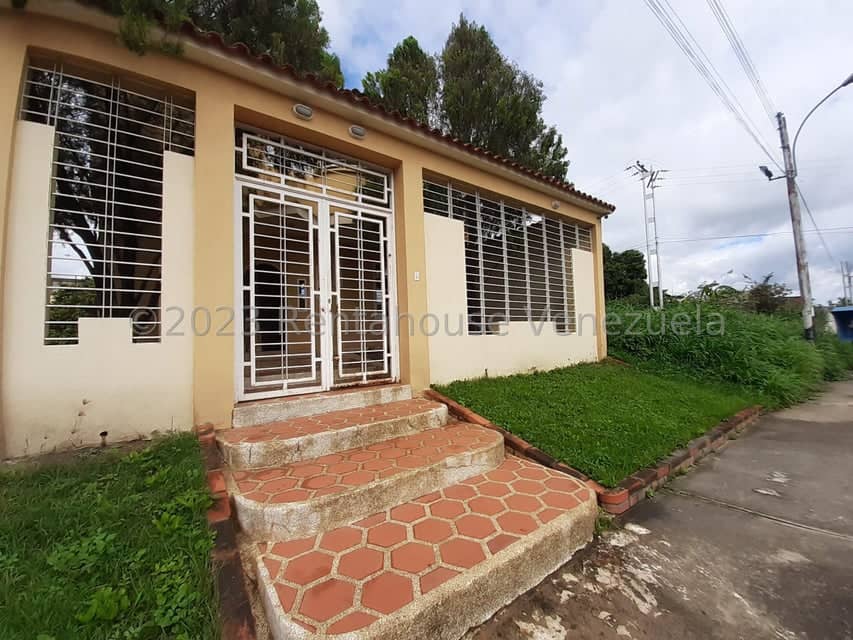 Casa (Duplex) en Venta en Corinsa, Aragua