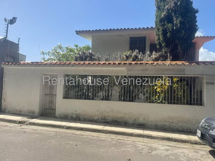 Casa (Multipes Niveles) en Venta en Prados del Este, Distrito Metropolitano