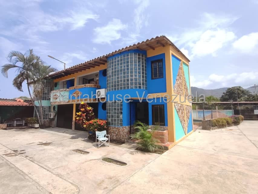 Townhouse (Duplex) en Venta en El Playon, Aragua