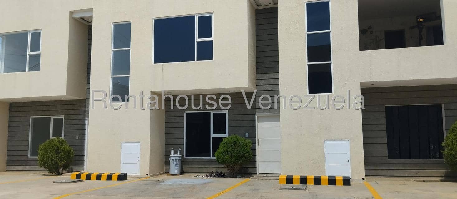 Townhouse (Duplex) en Alquiler en Campo Claro, Zulia