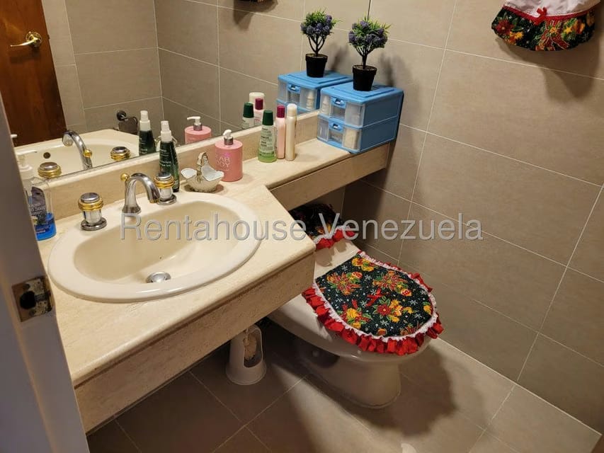 Apartamento (1 Nivel) en Alquiler en Los Chorros, Distrito Metropolitano - 23