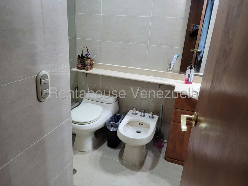 Apartamento (1 Nivel) en Alquiler en Los Chorros, Distrito Metropolitano - 24