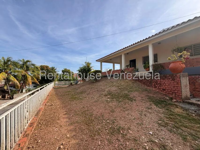 Casa (Duplex) en Venta en Zona Este, Lara - 2