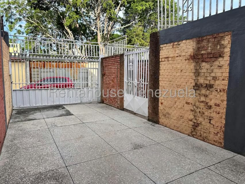 Casa (Duplex) en Venta en Zona Este, Lara - 3