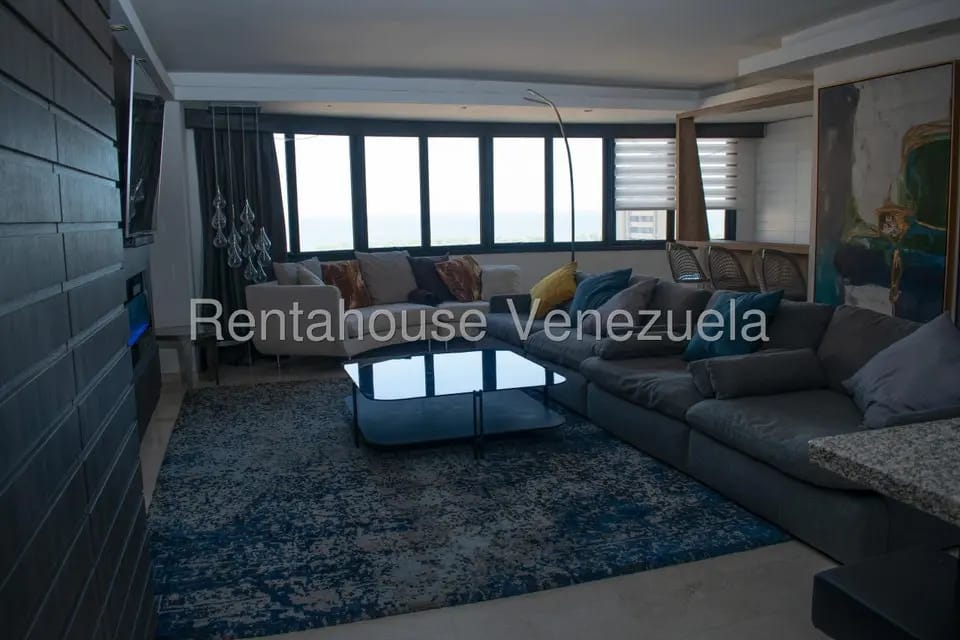 Apartamento (1 Nivel) en Alquiler en Avenida El Milagro, Zulia - 3