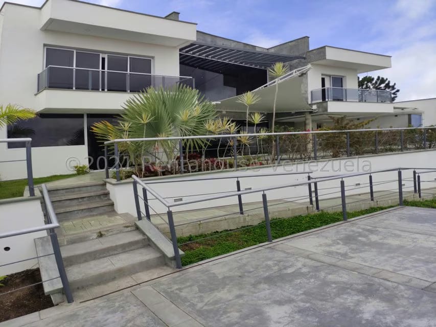 Casa (Duplex) en Venta en Loma Linda, Distrito Metropolitano - 48