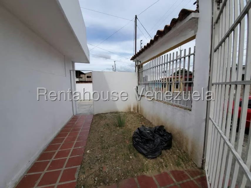 Casa (Duplex) en Venta en Zona Este, Lara - 12