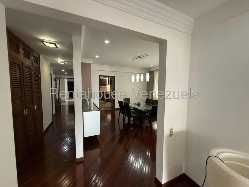 Apartamento (1 Nivel) en Alquiler en Lomas de Las Mercedes, Distrito Metropolitano - 16