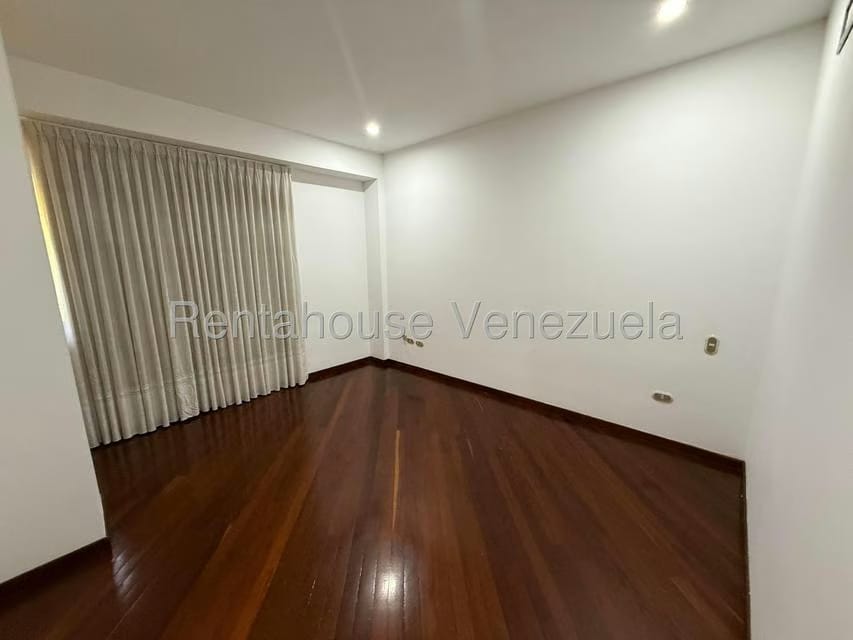 Apartamento (1 Nivel) en Alquiler en Lomas de Las Mercedes, Distrito Metropolitano - 28