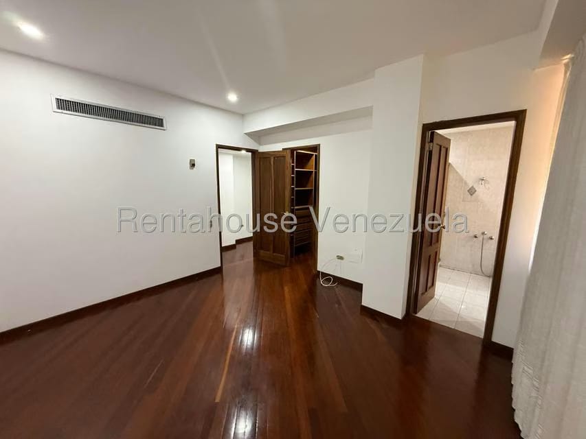 Apartamento (1 Nivel) en Alquiler en Lomas de Las Mercedes, Distrito Metropolitano - 29