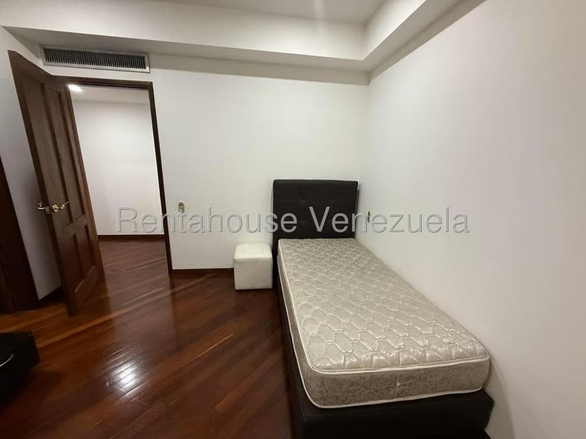Apartamento (1 Nivel) en Alquiler en Lomas de Las Mercedes, Distrito Metropolitano - 34