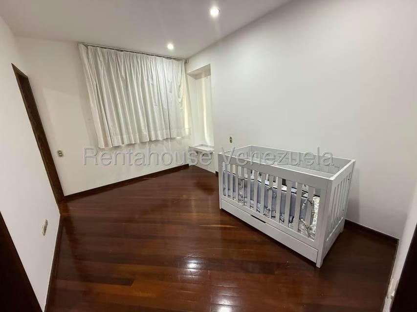 Apartamento (1 Nivel) en Alquiler en Lomas de Las Mercedes, Distrito Metropolitano - 36