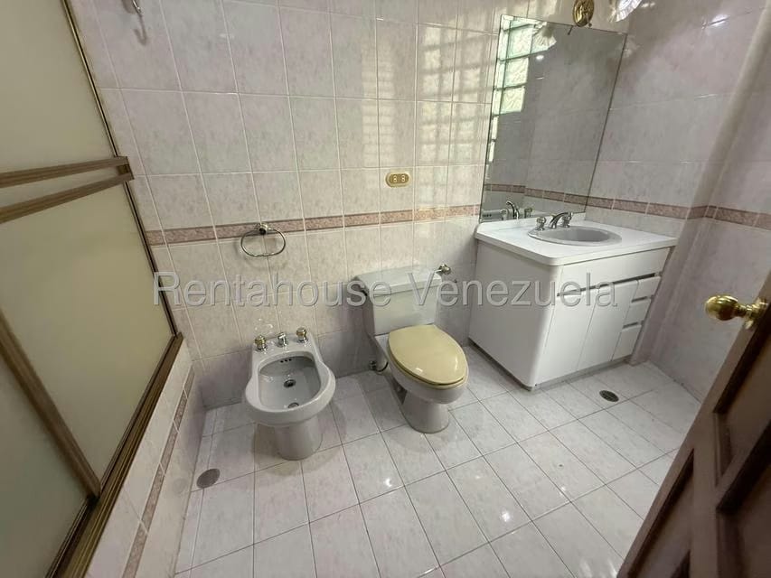 Apartamento (1 Nivel) en Alquiler en Lomas de Las Mercedes, Distrito Metropolitano - 39