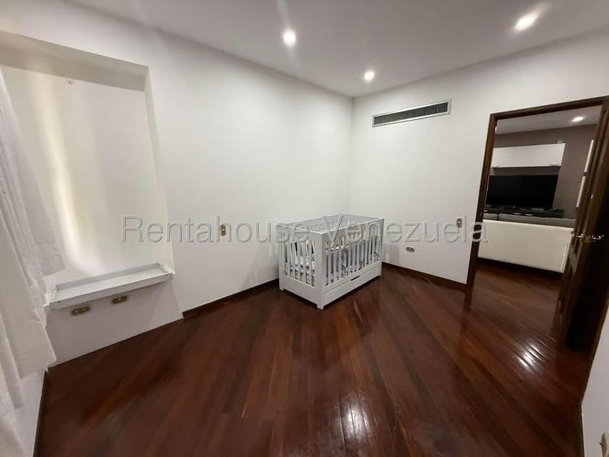 Apartamento (1 Nivel) en Alquiler en Lomas de Las Mercedes, Distrito Metropolitano - 40
