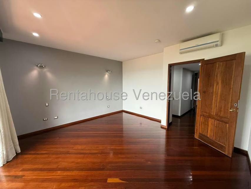 Apartamento (1 Nivel) en Alquiler en Lomas de Las Mercedes, Distrito Metropolitano - 45