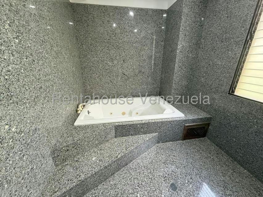 Apartamento (1 Nivel) en Alquiler en Lomas de Las Mercedes, Distrito Metropolitano - 48