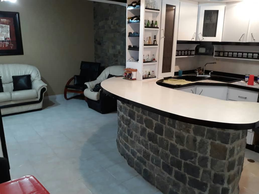 EN VENTA HERMOSA VIVIENDA EN URB. LA MULERA - 8