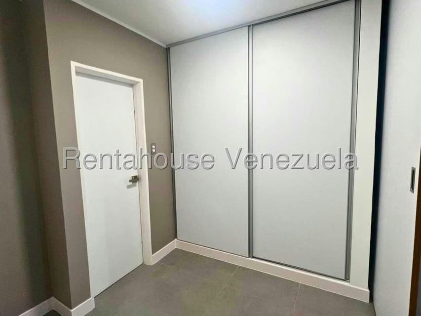 Apartamento (1 Nivel) en Alquiler en Altamira Sur, Distrito Metropolitano - 23