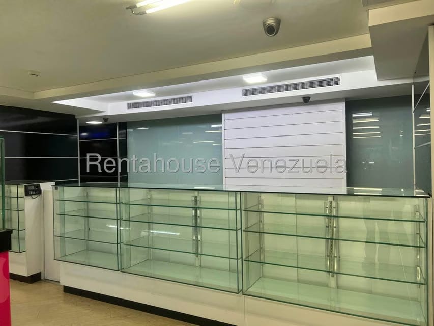 Comercial (Local Comercial) en Alquiler en Los Dos Caminos, Distrito Metropolitano - 5