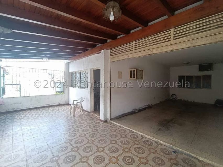 Casa (Multipes Niveles) en Venta en Guatire, Miranda - 2