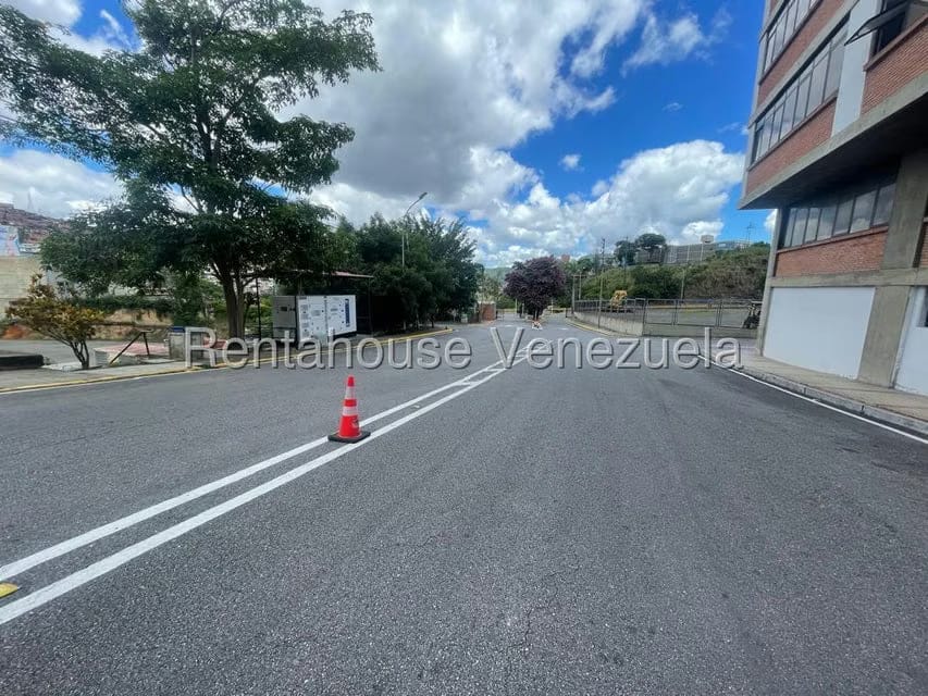 Terreno (Comercial) en Alquiler en El Valle, Distrito Metropolitano - 14