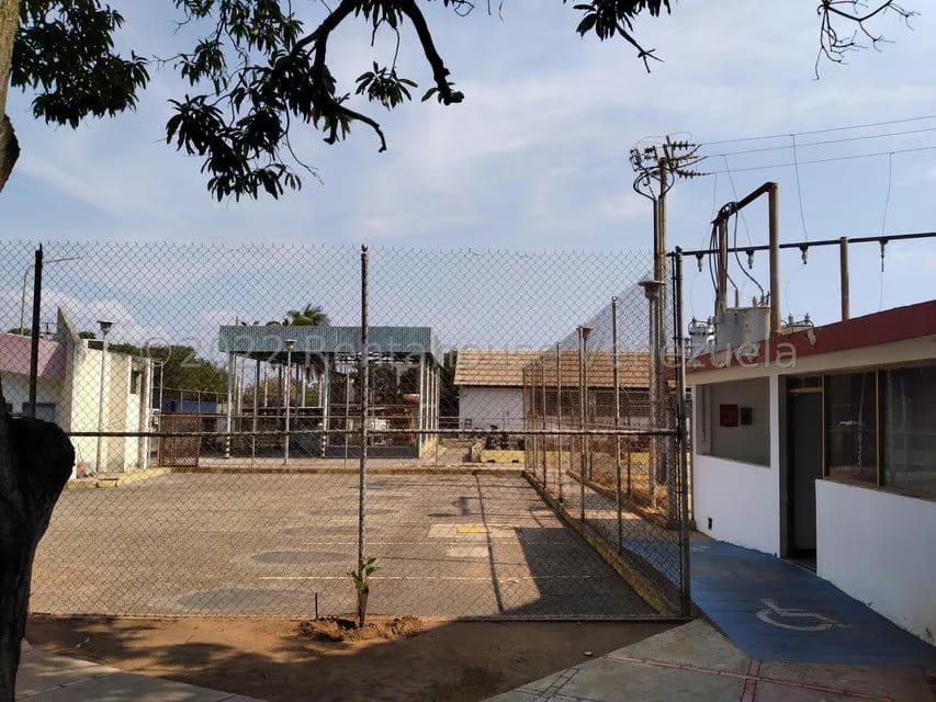 Comercial (Galpon - Deposito) en Venta en Zona Industrial Sur, Zulia - 16