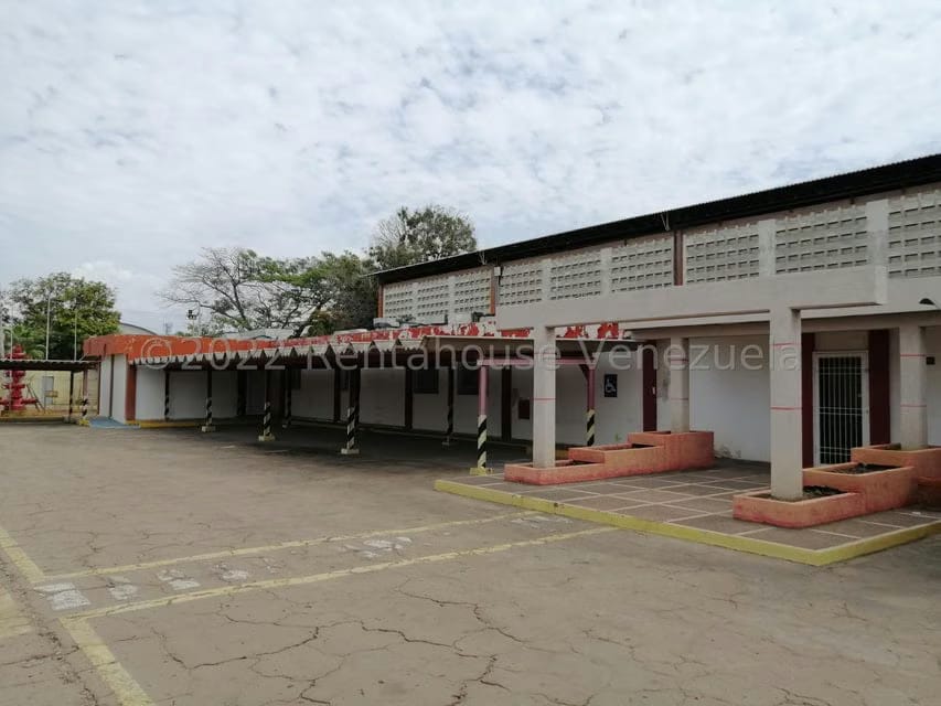 Comercial (Galpon - Deposito) en Venta en Zona Industrial Sur, Zulia - 3