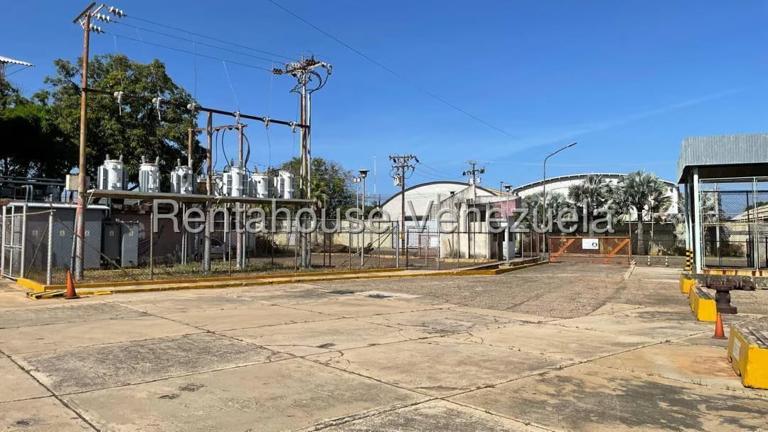 Comercial (Galpon - Deposito) en Venta en Zona Industrial Sur, Zulia - 34
