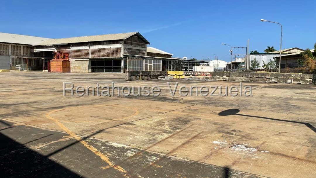Comercial (Galpon - Deposito) en Venta en Zona Industrial Sur, Zulia - 42