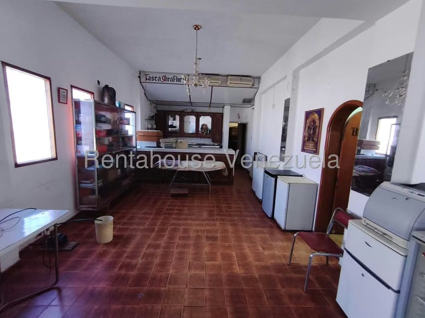 Comercial (Edificio) en Venta en Punto Fijo, Falcon - 76