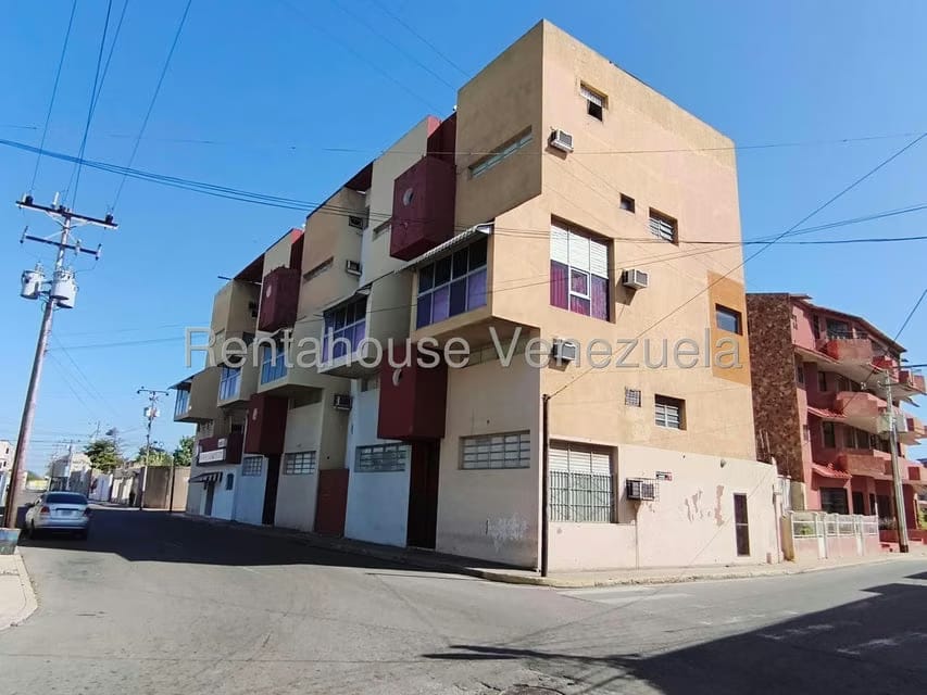 Comercial (Edificio) en Venta en Punto Fijo, Falcon - 81
