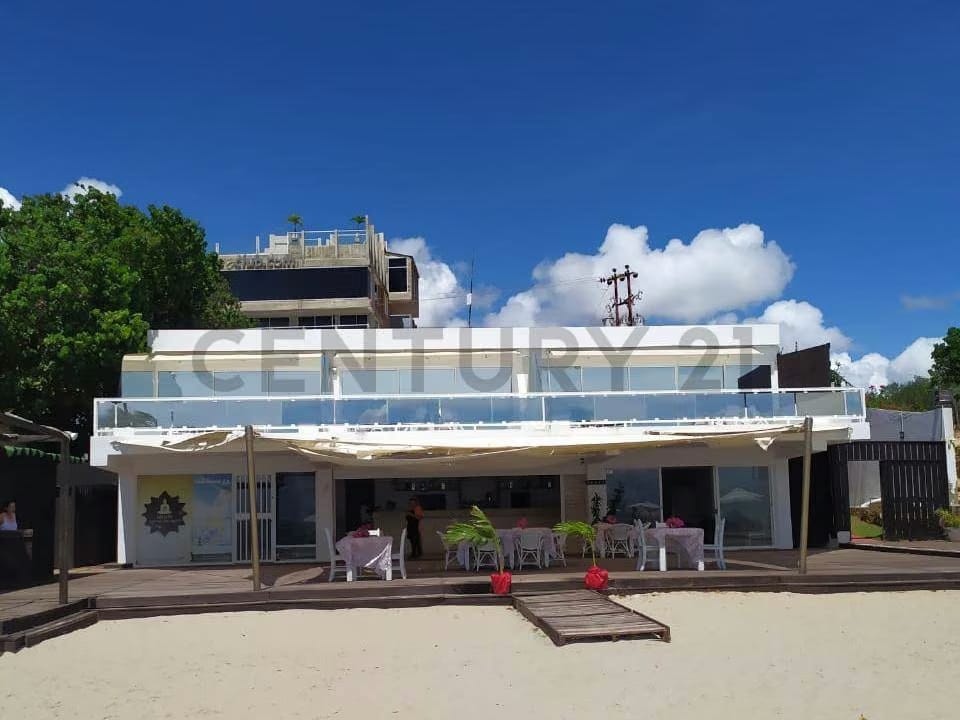 Edificio Tacamajaca Ubicado en Playa el Yaque. se venden por separado