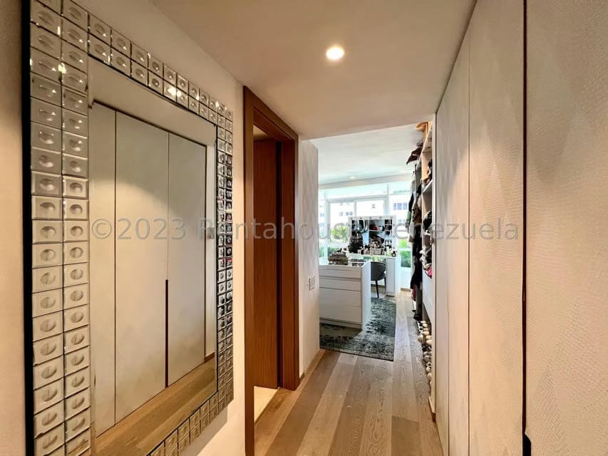 Apartamento (1 Nivel) en Venta en Campo Alegre, Distrito Metropolitano - 37