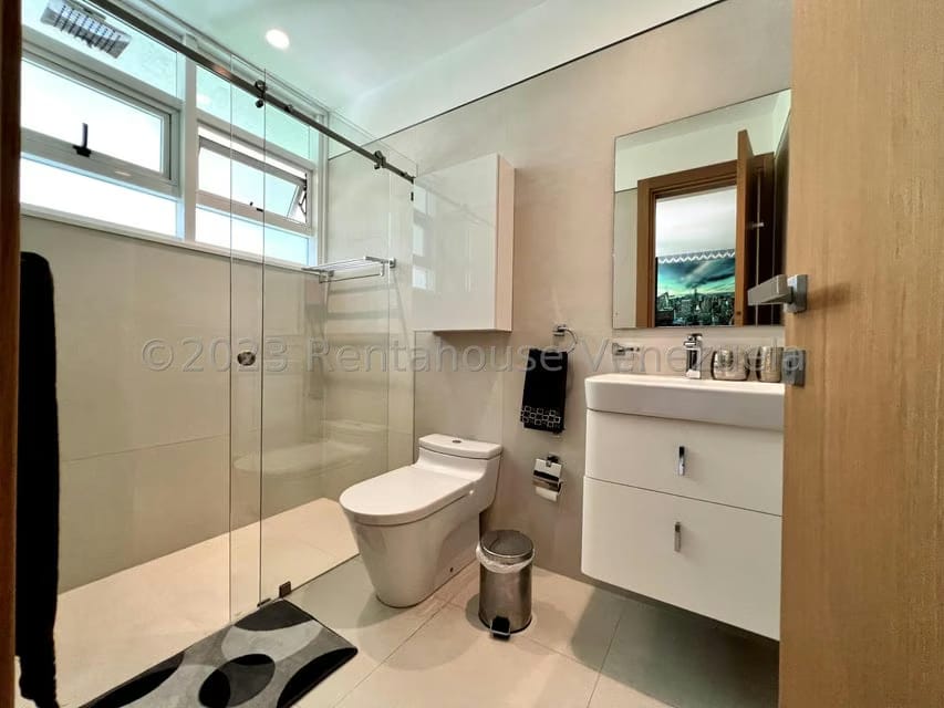 Apartamento (1 Nivel) en Venta en Campo Alegre, Distrito Metropolitano - 38