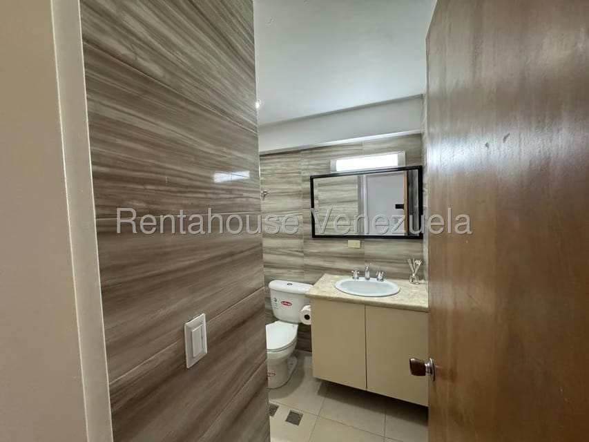 Apartamento (1 Nivel) en Alquiler en Sabana Grande, Distrito Metropolitano - 13