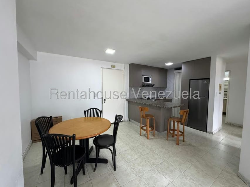 Apartamento (1 Nivel) en Alquiler en Sabana Grande, Distrito Metropolitano - 3