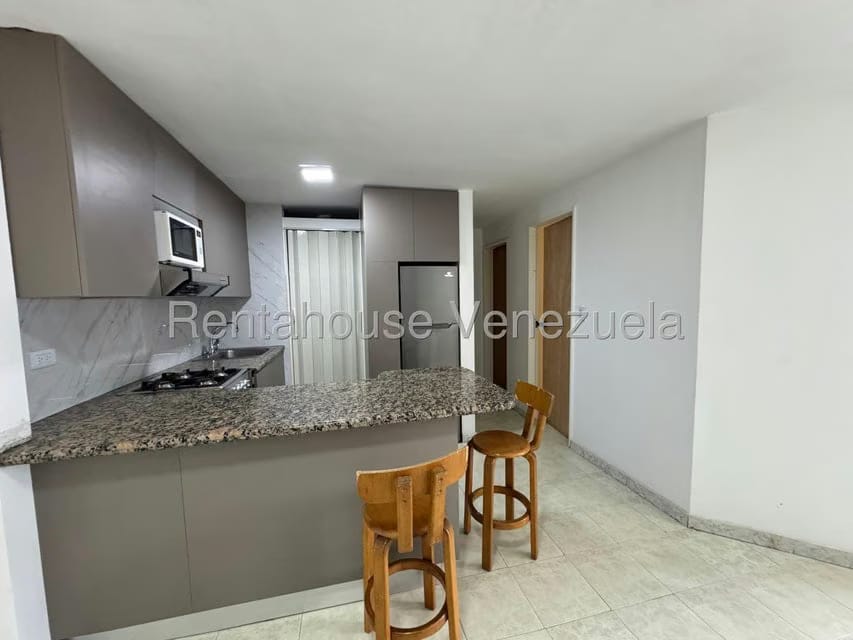 Apartamento (1 Nivel) en Alquiler en Sabana Grande, Distrito Metropolitano - 4