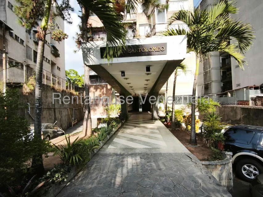 Apartamento (1 Nivel) en Alquiler en Los Caobos, Distrito Metropolitano - 2
