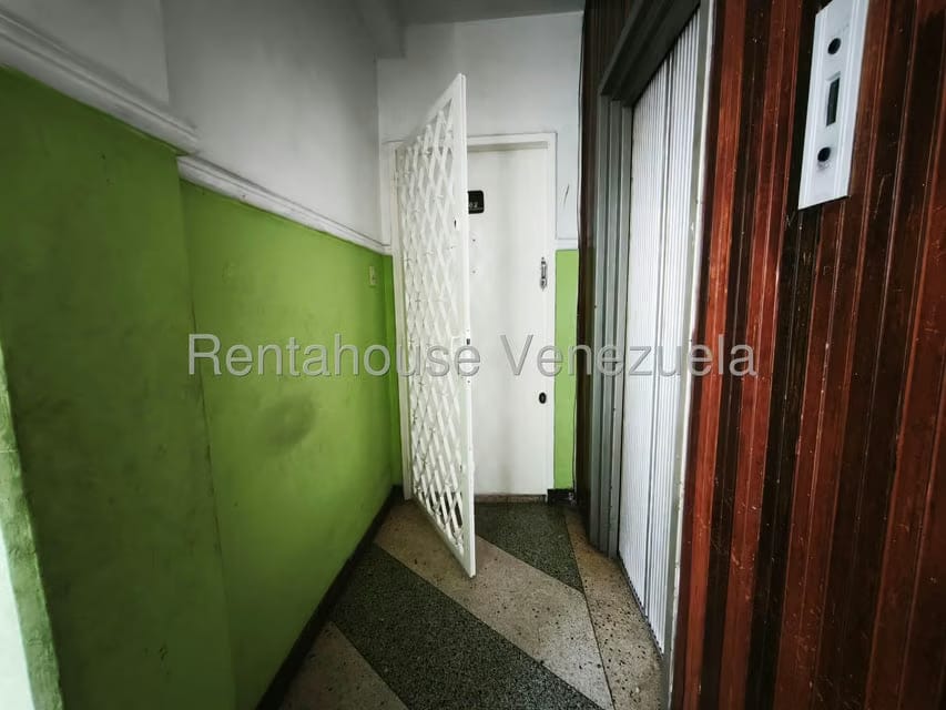 Apartamento (1 Nivel) en Alquiler en Los Caobos, Distrito Metropolitano - 4
