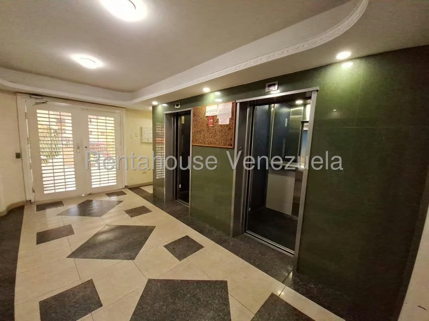 Apartamento (1 Nivel) en Venta en Avenida Fuerzas Aereas, Aragua - 2