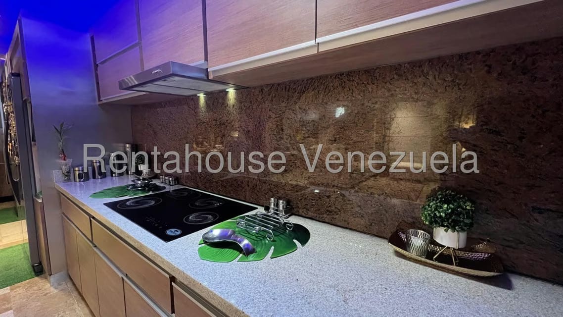 Townhouse (Multiples Niveles) en Venta en Lago Mar Beach, Zulia - 12