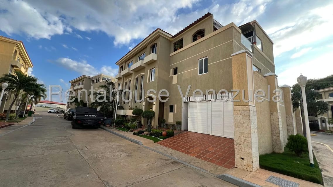 Townhouse (Multiples Niveles) en Venta en Lago Mar Beach, Zulia - 3