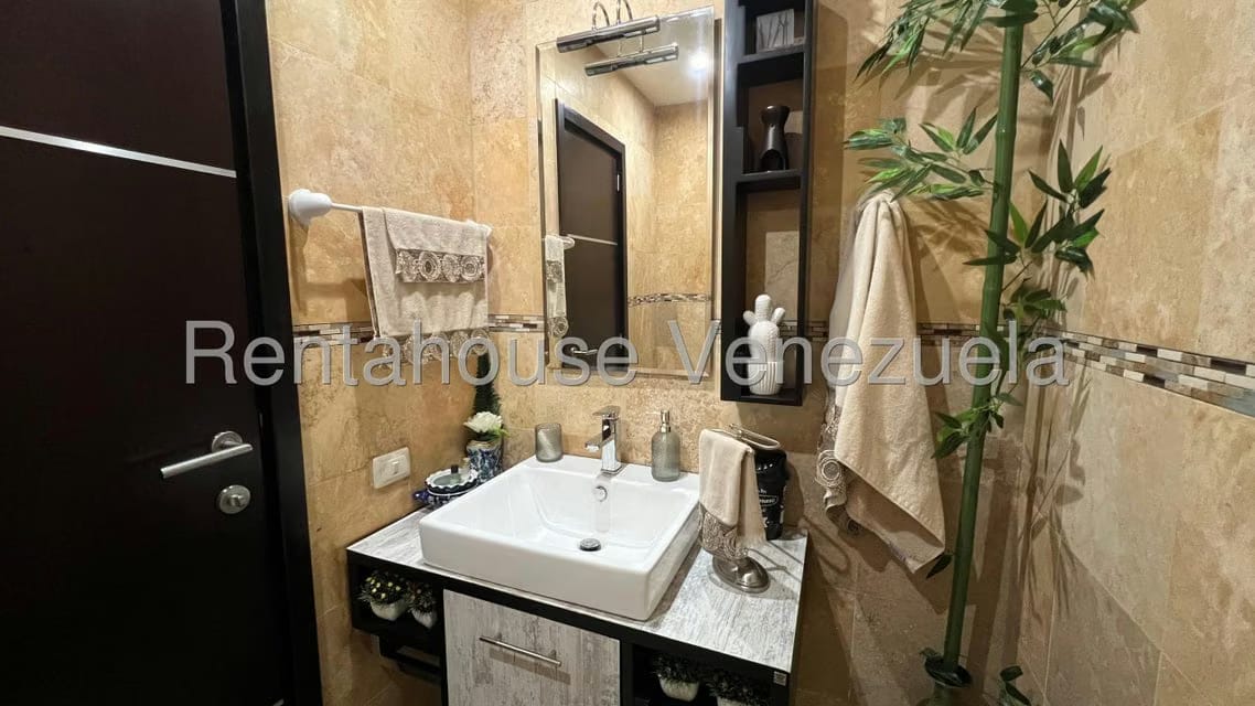Townhouse (Multiples Niveles) en Venta en Lago Mar Beach, Zulia - 42